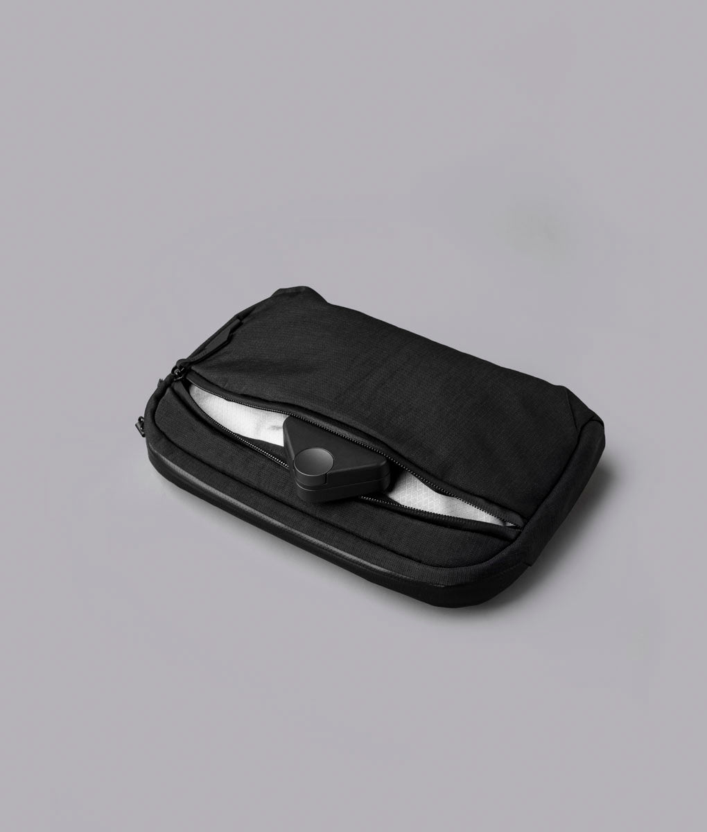 バッグ ALPAKA FLIGHT SLING 2L BLACK Flight Sling (2L)