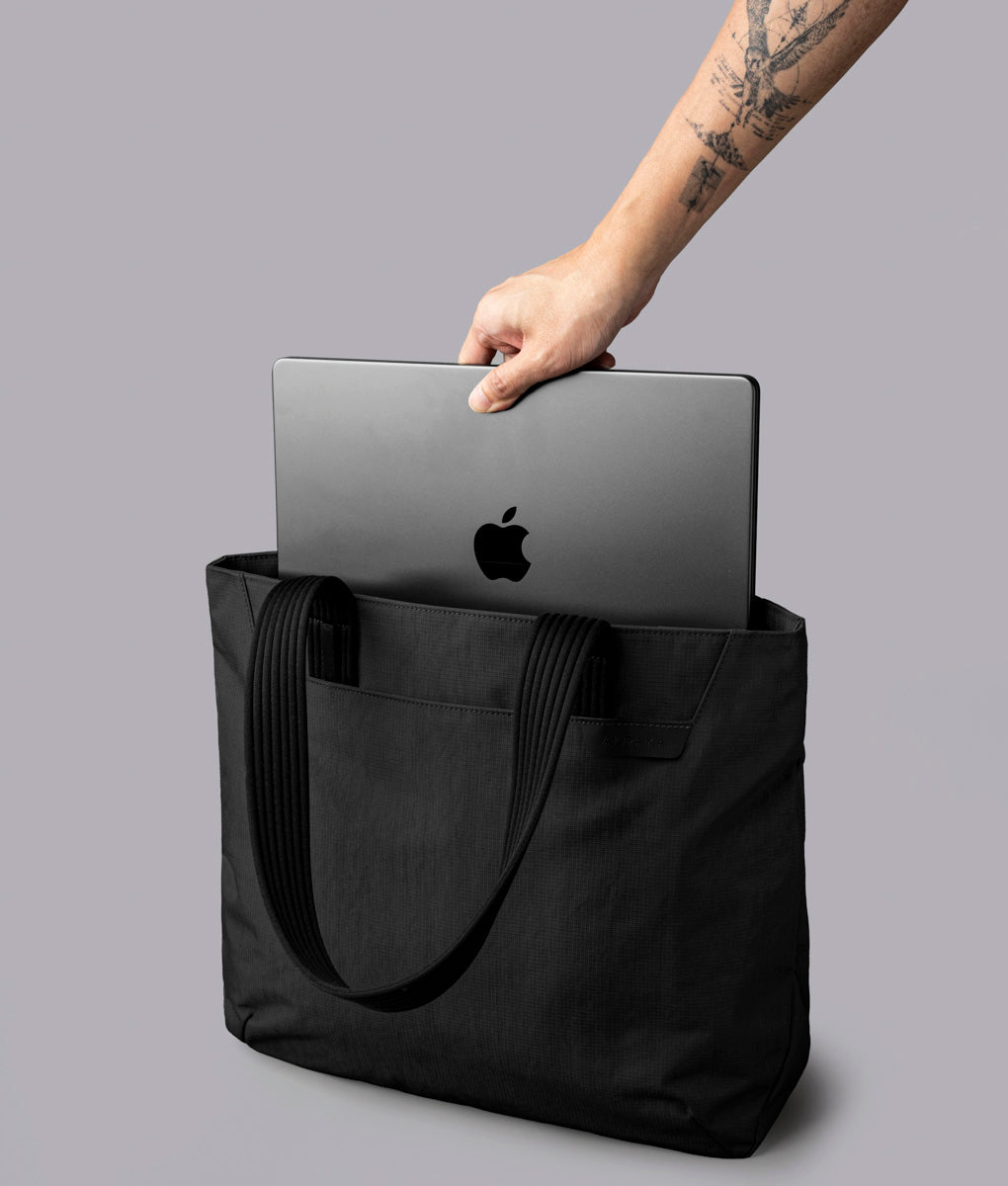 Flight Tote (M)