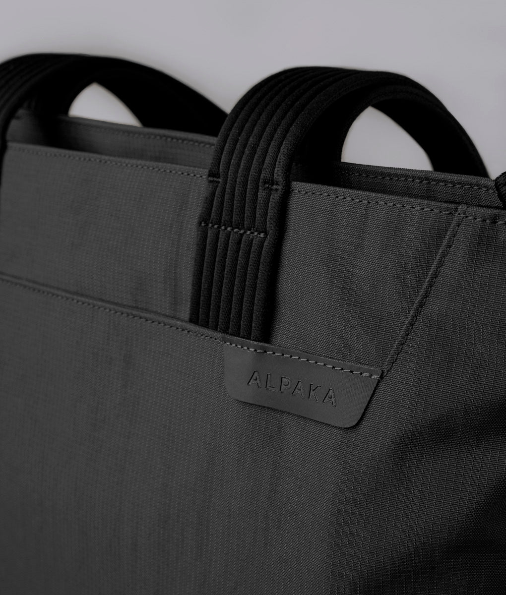 Flight Tote (M)