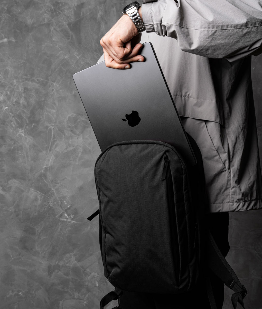 バッグ ALPAKA Metro Backpack 12L Amazon.com: ALPAKA Metro Backpack -12L Fits a Thin 14