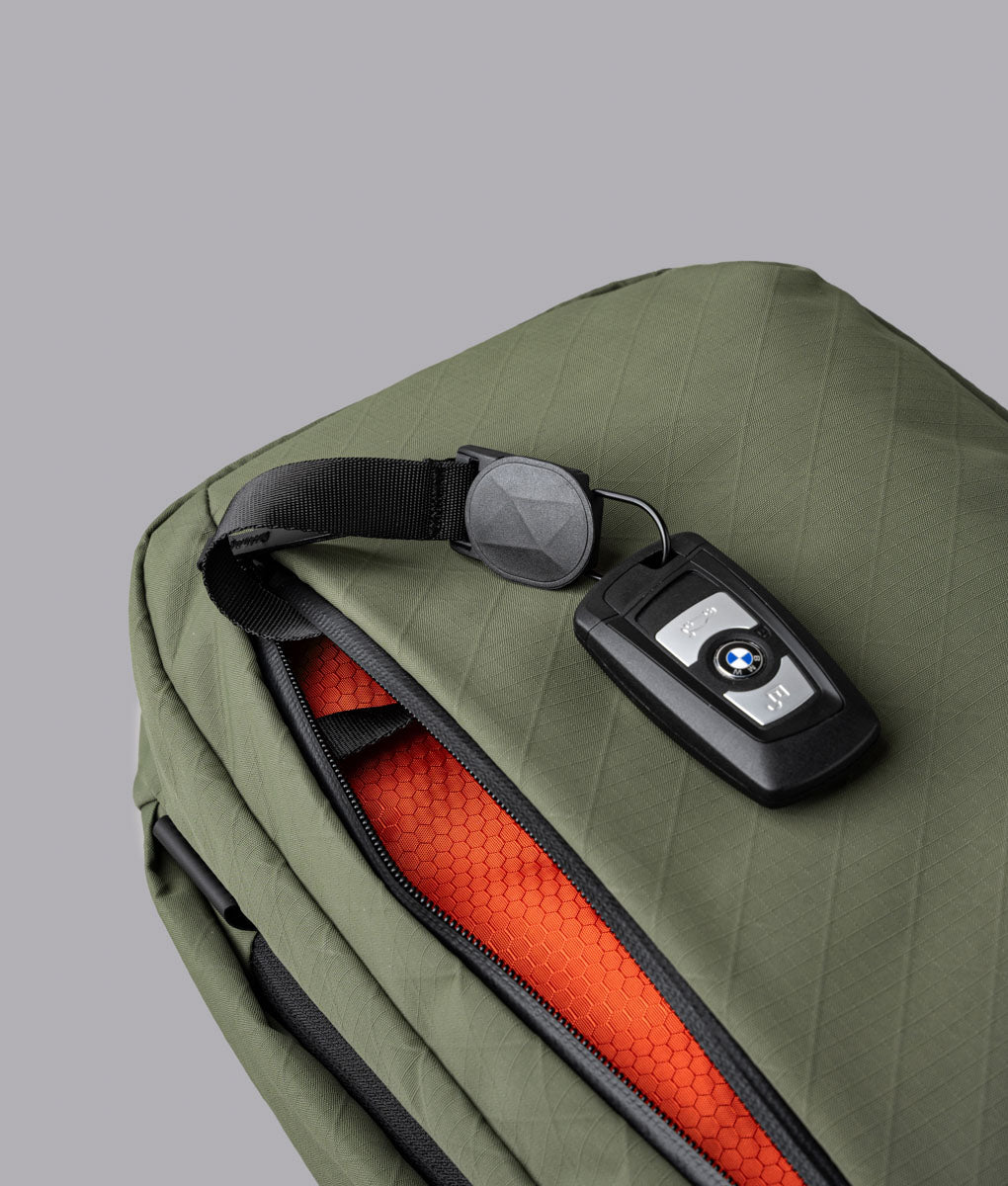 バッグ ALPAKA Metro Backpack 12L Amazon.com: ALPAKA Metro Backpack -12L Fits a Thin 14