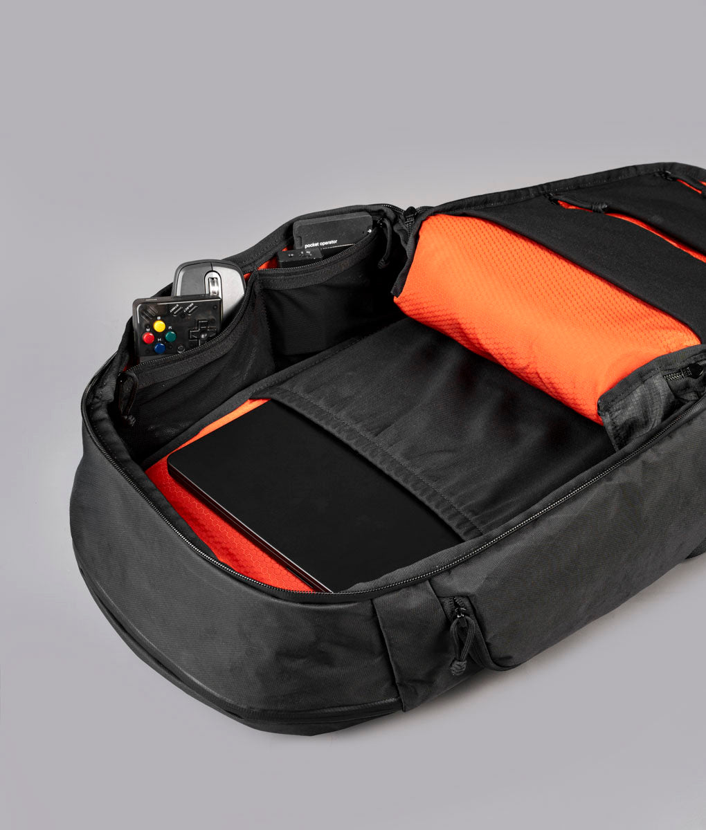 ALPAKA ／ TRAVERSE BACKPACK（Black） Traverse Backpack (30L)